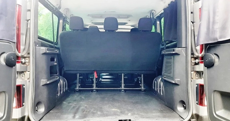 Renault Trafic cena 82900 przebieg: 184400, rok produkcji 2017 z Biała małe 704